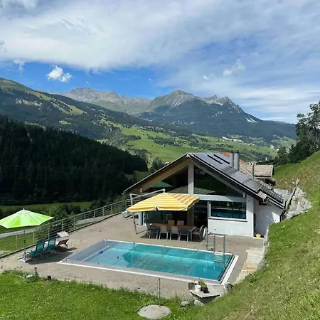 Pool Savognin Villa